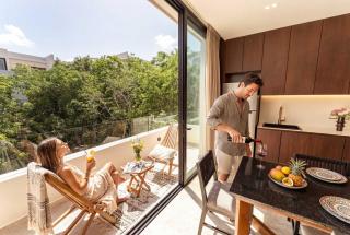 Sleek Penthouse Escape with Rooftop Pool - 6