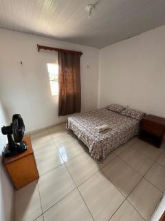 Quarto privativo com sala e tv em Villa Hostel - 3