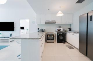 Modern City View Apartment - 8