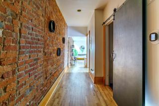 Jungle House Columbus Downtown Free Parking Sleeps 8 - Walk to Convention Center & Nationwide Arena - 1BR Short North Luxury Home - Over 5,800 Five Star Stays - 7