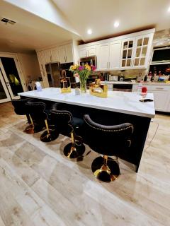 Entire Luxurious Vaulted Haven with Pool - 6