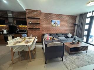 Spacious 2BR In the Heart of Rosebank, Water and Power Back Up - 2