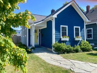 The Little Blue Cottage in Fountain Square-Family Friendly - 0