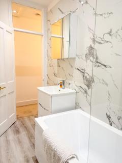 NEW - Luxury 3 bedroom Townhouse - Canterbury City Centre - 1