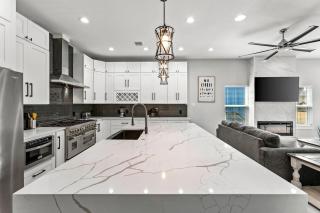 Stunning 4BR Home Near the Bay! - 2