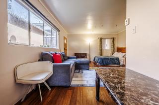 Spacious Single Apt D In Santa Monica - 3
