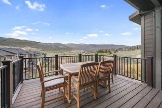 Spacious 5BR Family Townhome with Hot Tub and Garage - 5