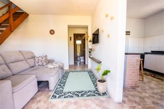 Casa a 900m da Praia, com Churrasqueira, Varanda com Rede e Terreno grande - Imbituba - 4