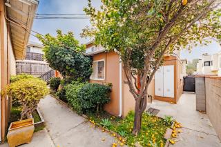 Spacious Two Bedroom in Santa Monica #E - 1