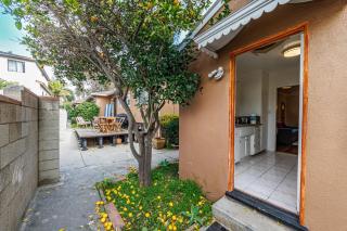 Spacious Two Bedroom in Santa Monica #E - 2