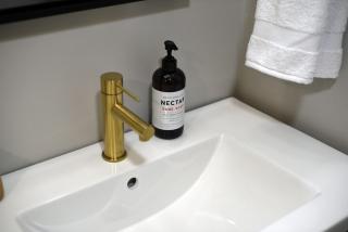 HostWise Stays - King Beds, Park Free, Great Walk Score - 3