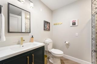 HostWise Stays - 2 King Beds, Free Street Parking, North Side Gem - 3