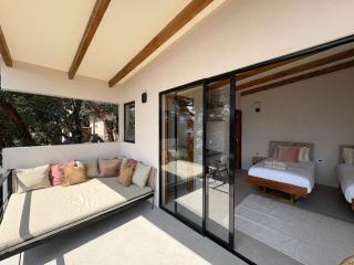 Luxury Lakefront Retreat at Casa Floresta - 1