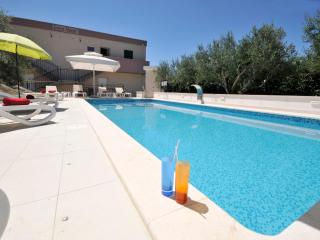 Holiday Home Villa Rimac in Kastel Stafilic mit Garten- Grill by Interhome - 6