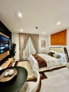 Bantree Apartments Luxury by Cozy - 3