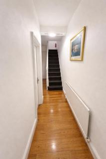 Heated 4 Bedroom House with 2 Bathrooms Near O2 and ExCeL - 5