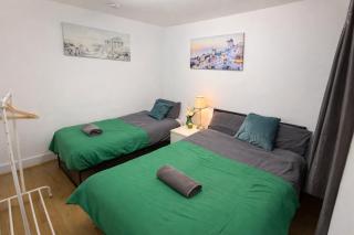 Heated 4 Bedroom House with 2 Bathrooms Near O2 and ExCeL - 6