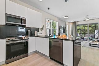 Look Out over Nature - Unique FRESH Corner Home - 6