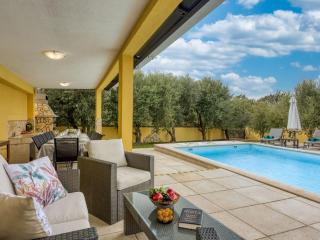 Holiday Home Charmante Familienvilla für 14 Personen in der Nähe von Porec by Interhome - 8