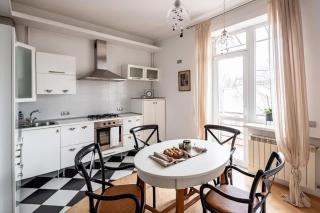 Stunning Private House in Green Central District - 7