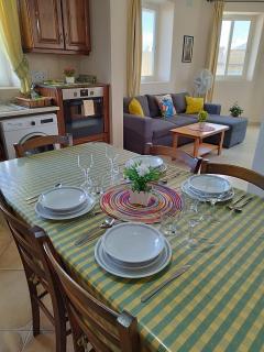 Joseph 2, Stylish corner flat with open views and close to the airport - 8