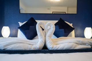 Sheldon Stay, modern 4 bed, 2 miles to NEC, BHX, JLR - 0