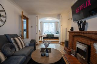 Sheldon Stay, modern 4 bed, 2 miles to NEC, BHX, JLR - 8