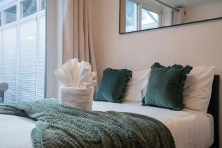 Sheldon Stay, modern 4 bed, 2 miles to NEC, BHX, JLR - 1