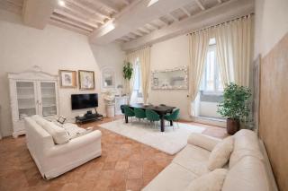 Luxury Apartment in Via dei Cartari Spacious, Elegant, Central Rome - 0