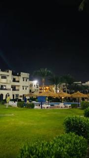 Family Holiday 2 Bedroom Chalet with fee Private Beach & Pool in Sharm, Egypt - 4