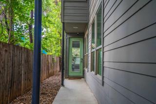 Hot Tub Deck BBQ Grill Patio Dog Friendly - 9