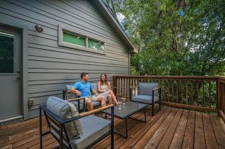 Hot Tub Deck BBQ Grill Patio Dog Friendly - 8