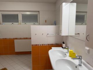 Celý dům v klidné části města, parkování zdarma - 3