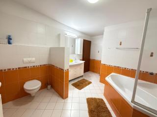 Celý dům v klidné části města, parkování zdarma - 7