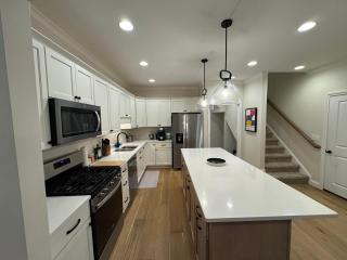 Modern 3BR 3BA Condo Spacious and Upscale - 0