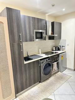 Peravi Suites At Embassy Gardens - 9