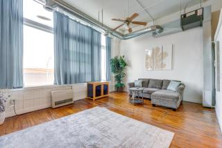 Steps to Riverwalk! City-View Condo in Corktown - 7