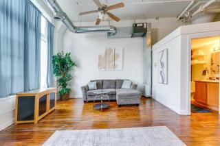 Steps to Riverwalk! City-View Condo in Corktown - 6