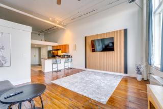 Steps to Riverwalk! City-View Condo in Corktown - 4