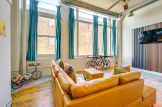 1 Mi to Dtwn! Riverside Corktown Loft on 2nd Floor - 0
