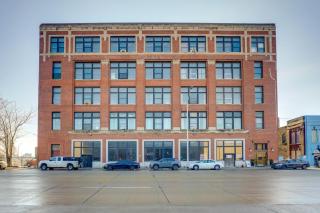 1 Mi to Dtwn! Riverside Corktown Loft on 2nd Floor - 8