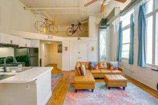 1 Mi to Dtwn! Riverside Corktown Loft on 2nd Floor - 6