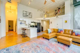 1 Mi to Dtwn! Riverside Corktown Loft on 2nd Floor - 4