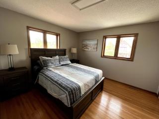 Cheerful beautiful home with an amazing lake view - 8