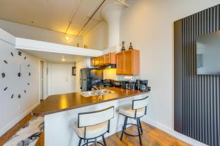 Explore Corktown Updated Loft Next to Riverwalk! - 2