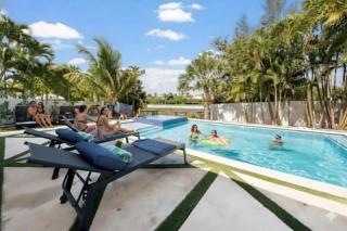 4BR Lakefront Heated Pool -Jacuzzi -Basket -Sauna - 4