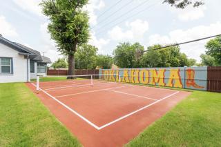 5 Beds Downtown OKC - Pickleball, Hot Tub, Firepit, GameRoom - 7