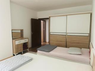 Një apartament i gjerë dhe mjaft i madh - 5
