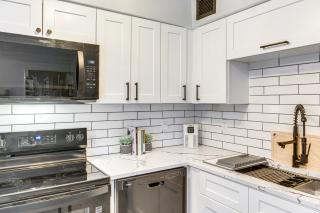 6 Mi to Downtown Cleveland Lakeview Condo! - 1