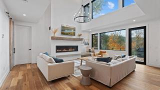 Forget-Me-Not by AvantStay Bold Lakefront Escape - 2